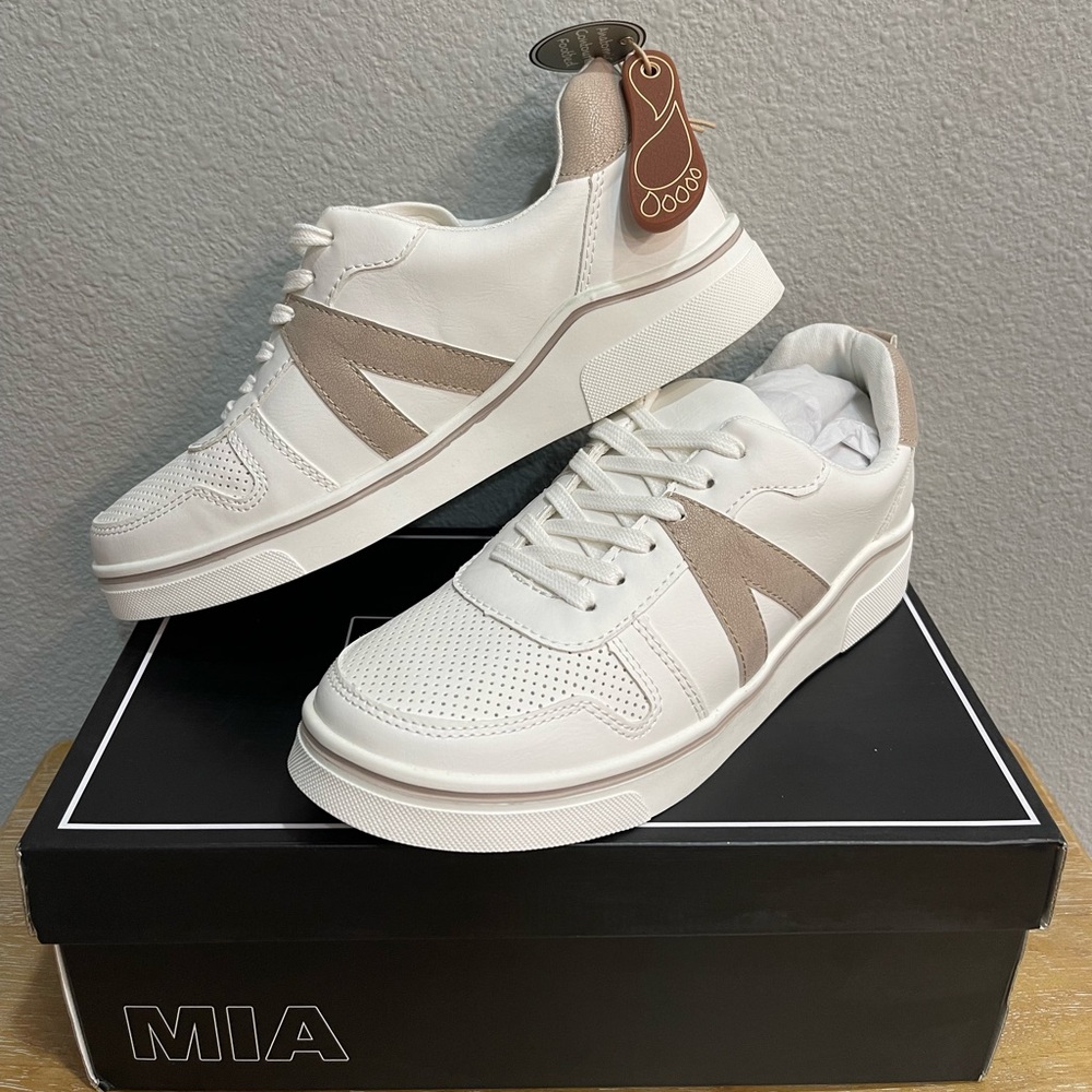MIA Women's White and Tan Sneakers